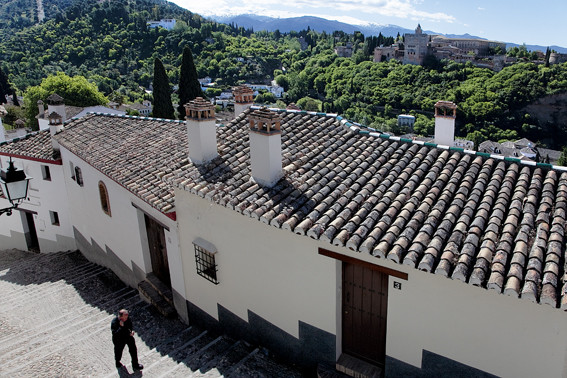 In de Moorse wijk Albaycín in Granada is het heerlijk slenteren.