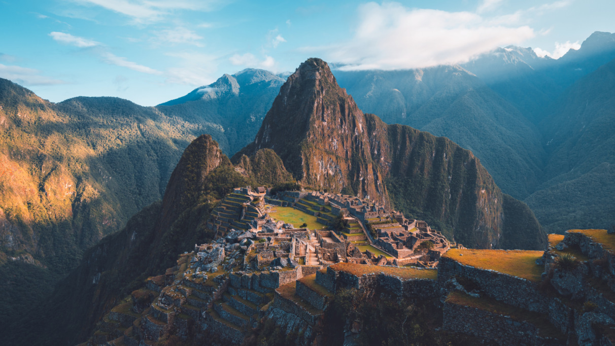 Het majestueuze Machu Picchu in Peru in een gouden gloed