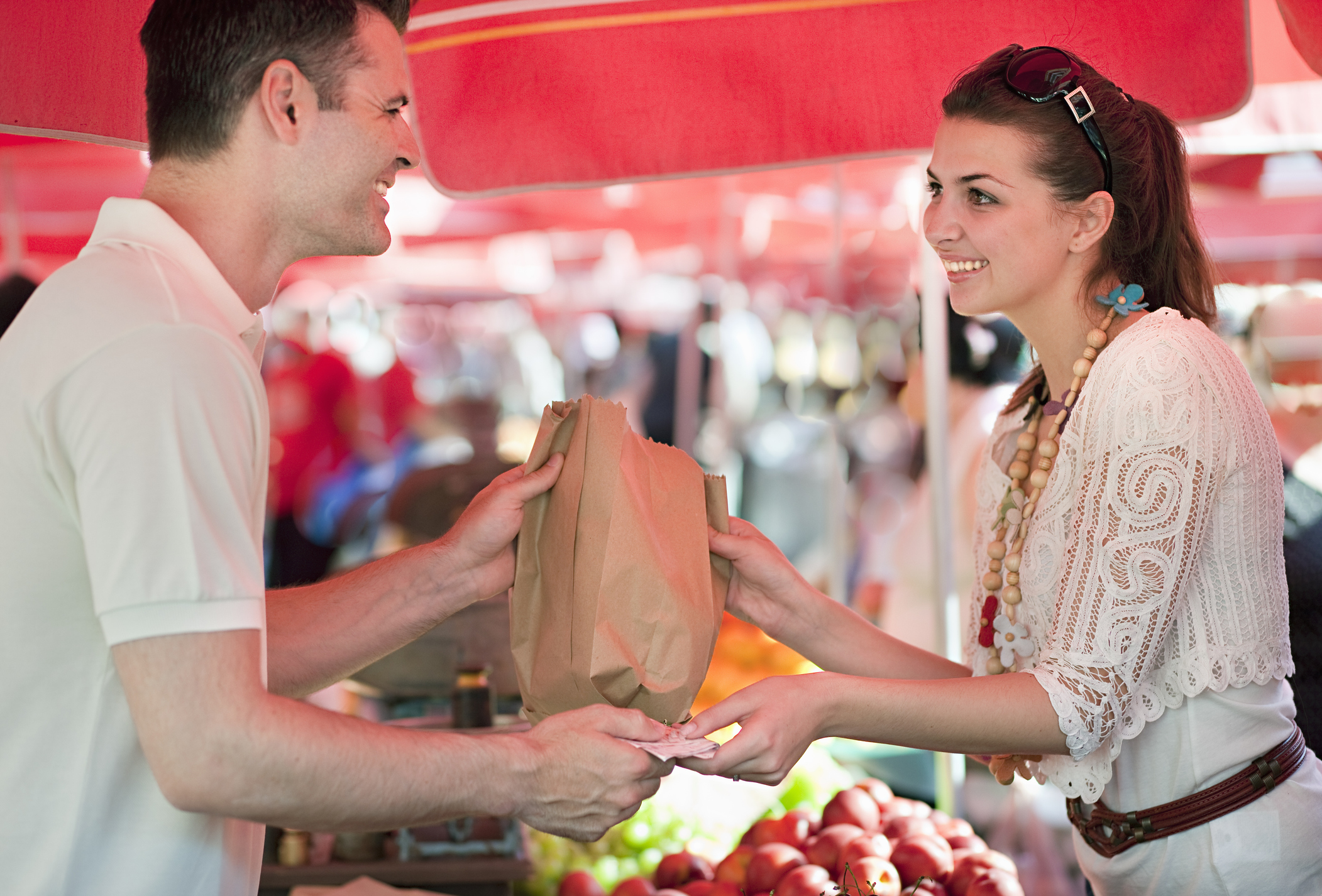 Sinds Kroatië de euro heeft ingevoerd, sluit het fooigedrag steeds meer aan bij dat van andere Zuid-Europese landen. In restaurants zijn servicekosten vaak inbegrepen en is fooi geven niet verplicht. 