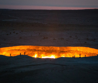 De gaskrater van Derweze, ook wel bekend als ‘De Poort naar de Hel’, Turkmenistan