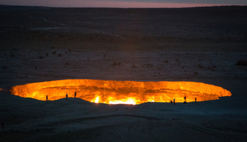 De gaskrater van Derweze, ook wel bekend als ‘De Poort naar de Hel’, Turkmenistan