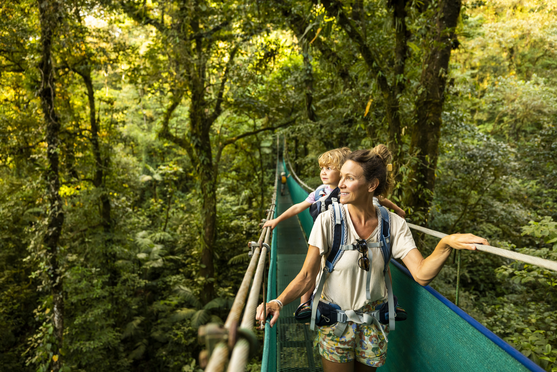 Ga vooral lekker veel de natuur in met je kind. Uit onderzoek van de universiteit van Melbourne blijkt namelijk dat een groen micro-moment, zoals het kijken naar een natuurlijk landschap, de concentratie al na veertig seconden drastisch verbetert.