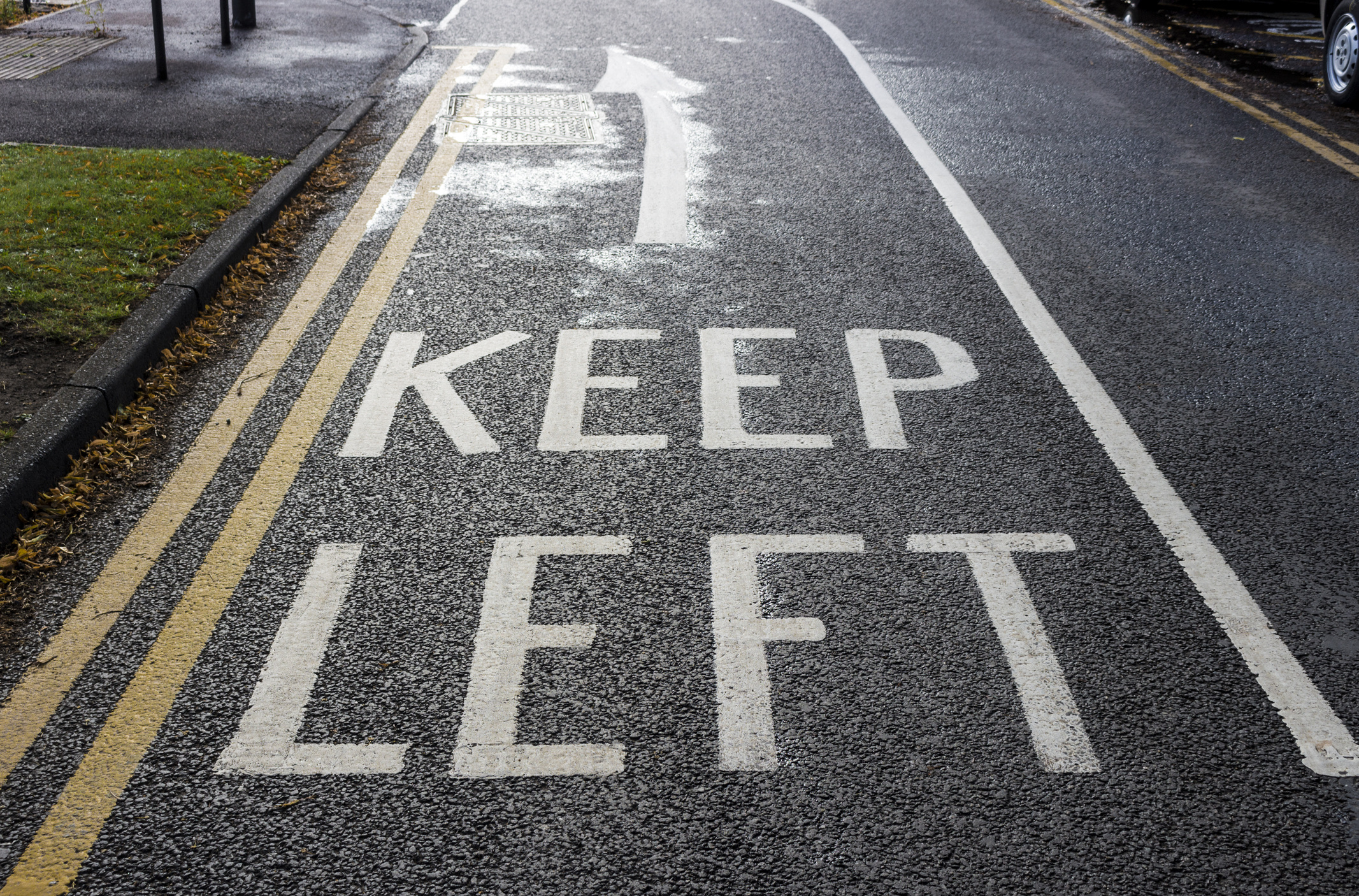 Links rijden: Let op de 'Keep left'-waarschuwingen