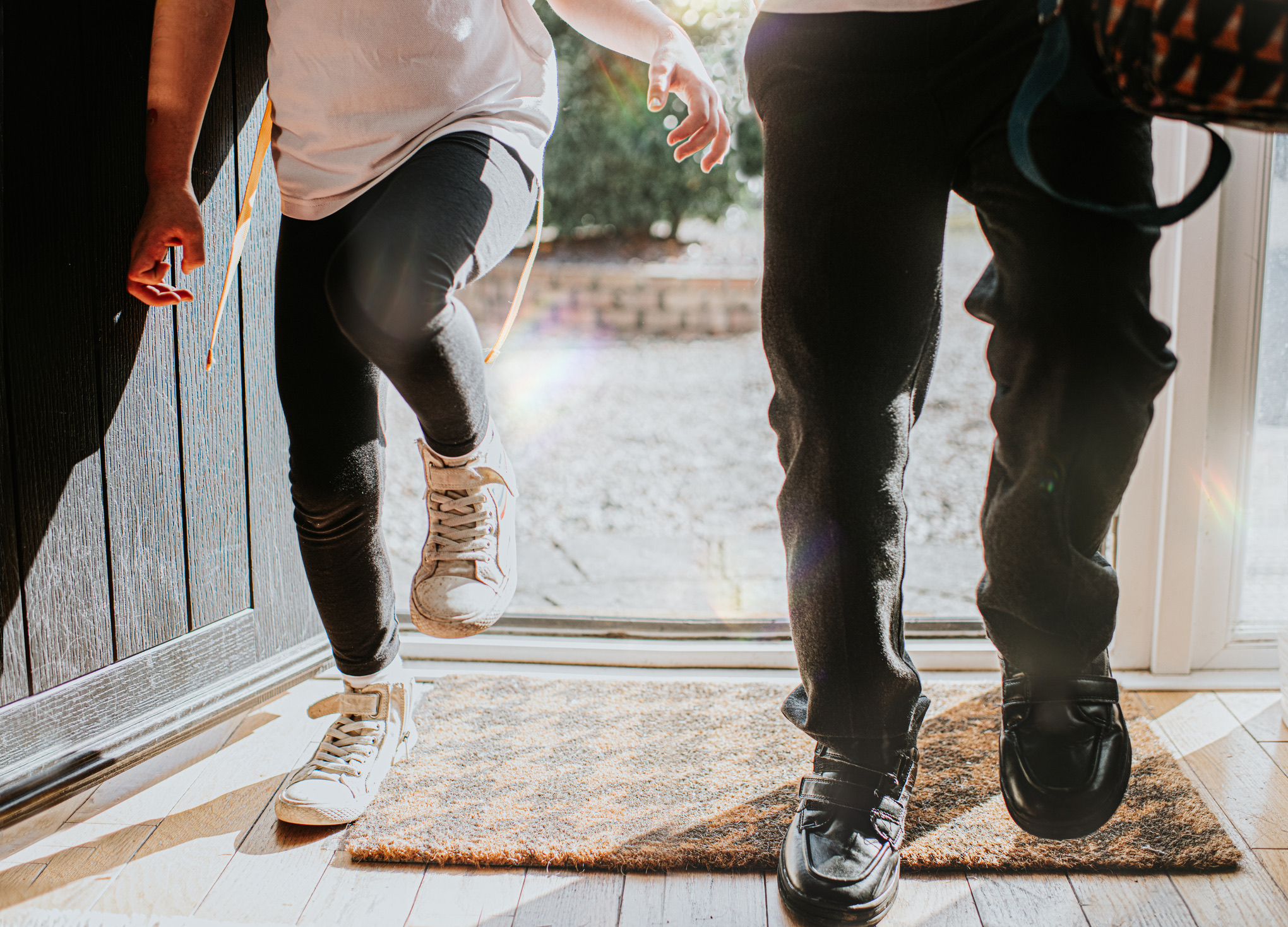 Reis je naar Zweden? Zorg dan voor kreukvrije sokken: het is daar een doodszonde om met je buitenschoenen een woning te betreden, hoe chic het huisfeestje ook is.