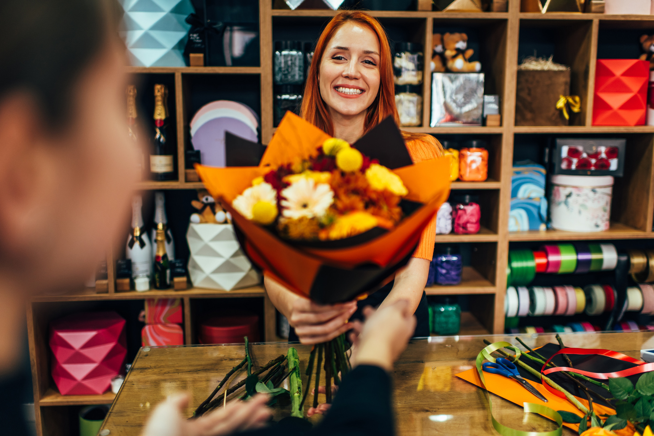 De afkeer van geel delen de Duitsers met de Fransen en Polen: gele bloemen symboliseren daar jaloezie en ontrouw. Geef je je Franse gastvrouw een bos gele tulpen, dan verklaar je haar subtiel de oorlog.