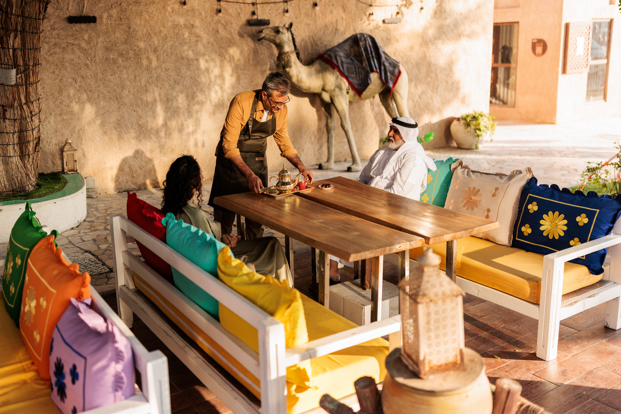 Dubai: service charge is standaard, extra fooi optioneel