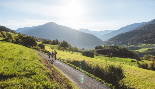 Genusswandern-mit-Panorama-in-der-Ferienregion-TirolWest_Ferienregion-TirolWest_Roman-Huber