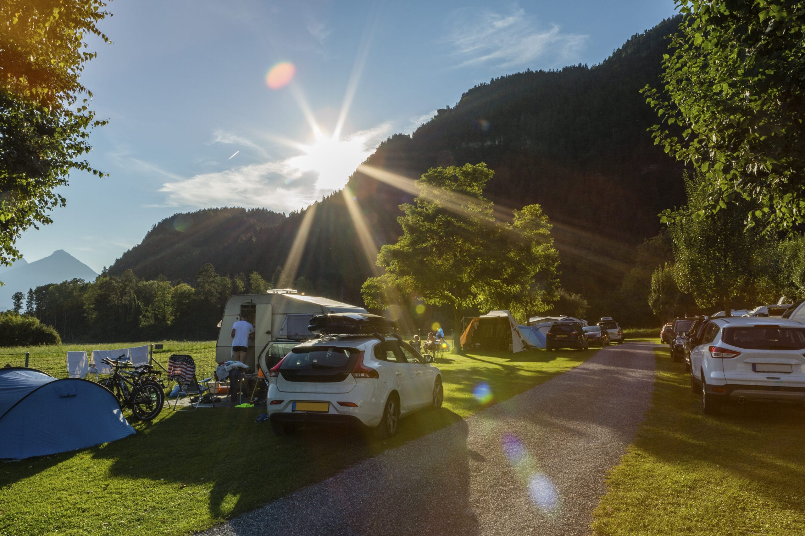 Camping Lazy Rancho heeft een toplocatie tussen al het natuurschoon van Bern. © Interlaken Tourismus.