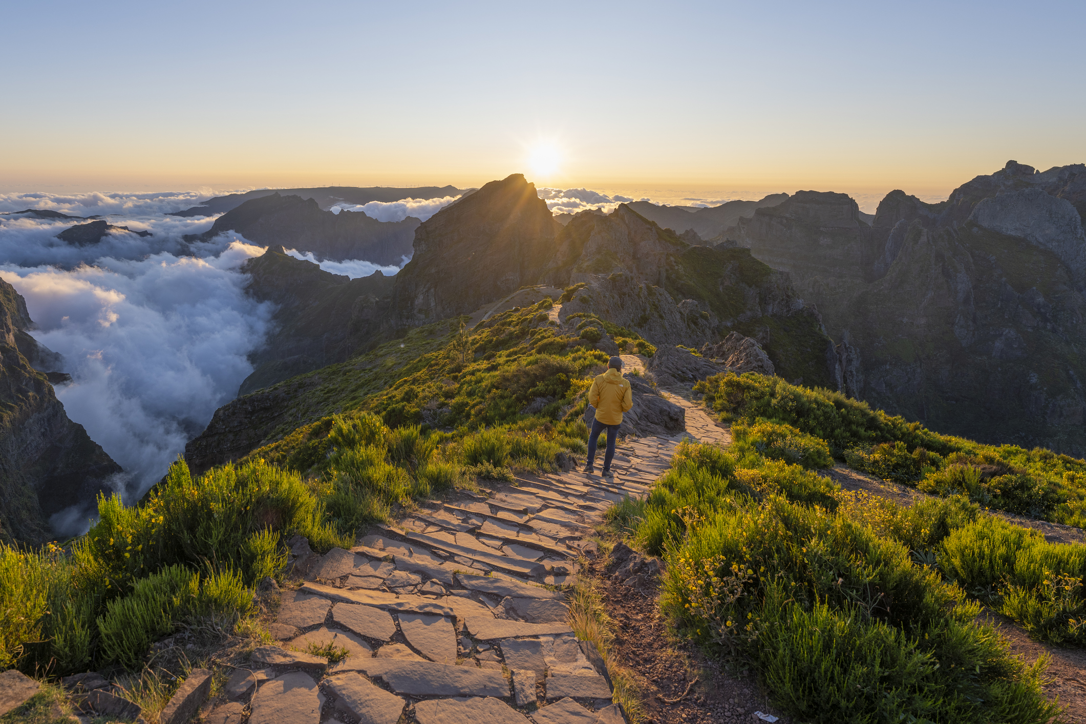 de hike tussen Pico do Arieiro en Pico Ruivo (het hoogste punt op 1862 meter) is zonder twijfel een van de meest spectaculaire van Europa.
