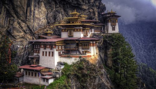 Het spectaculaire Paro Taktsang-klooster, ook bekend als het Tijgersnest, gelegen op een klif in Bhutan.