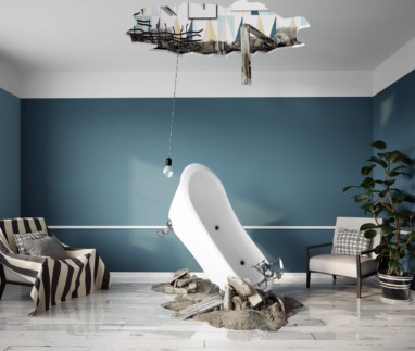 Badkuip door plafond gevallen in moderne hotelkamer met schade