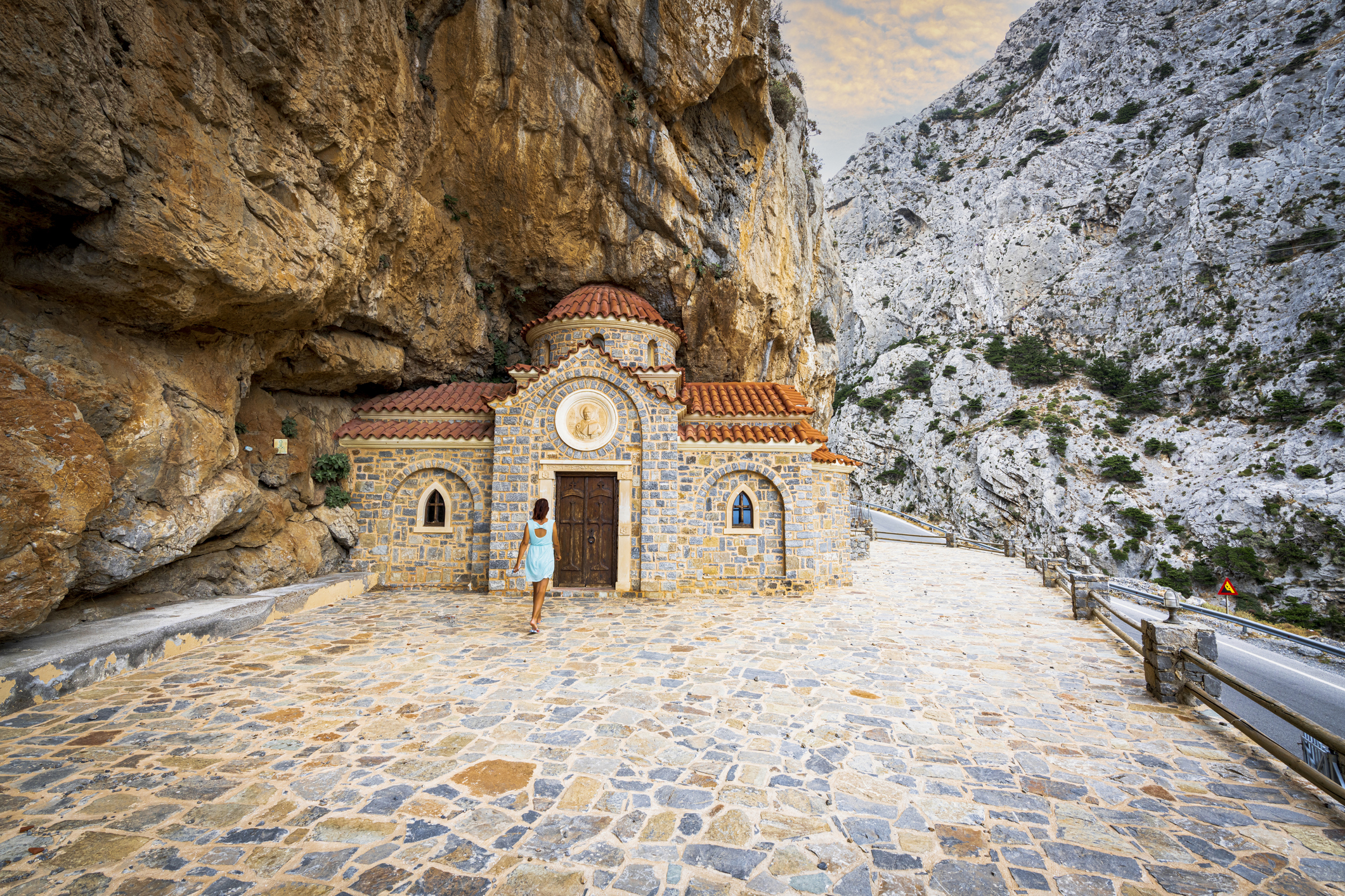 Kreta is een paradijs voor de actieve reiziger. Wandel door de Samariakloof, beklim de Psiloritis of ontdek het ruige zuiden met zijn verlaten stranden en vissershaventjes. De Minoïsche paleizen van Knossos en Phaistos brengen je terug naar de oudste beschaving van Europa.