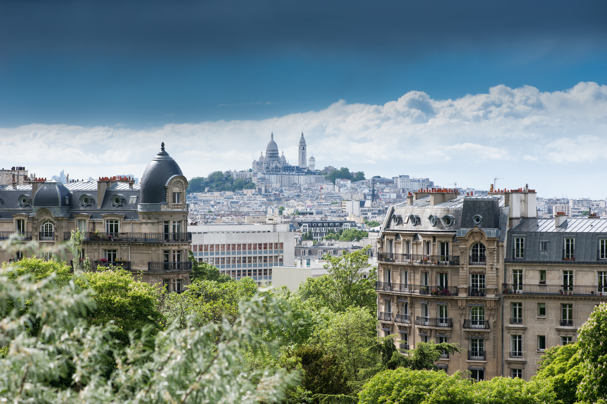 Parijs pakt op overtuigende wijze de tweede plaats in de lijst van beste Europese steden en claimt de absolute nummer één-positie voor Livability. De Franse hoofdstad heeft de afgelopen jaren een van de meest indrukwekkende stedelijke metamorfoses ter wereld ondergaan.