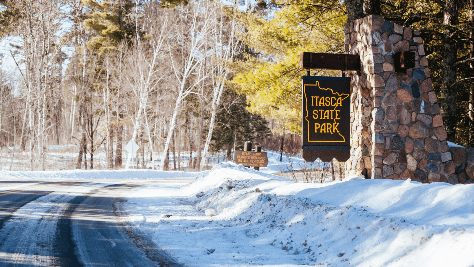 Itasca State Park in Minnesota biedt fraaie wandelroutes door oude bossen en langs heldere meren. Over houten paden bereik je het exacte punt waar de Mississippi begint – althans, volgens de informatieborden. 