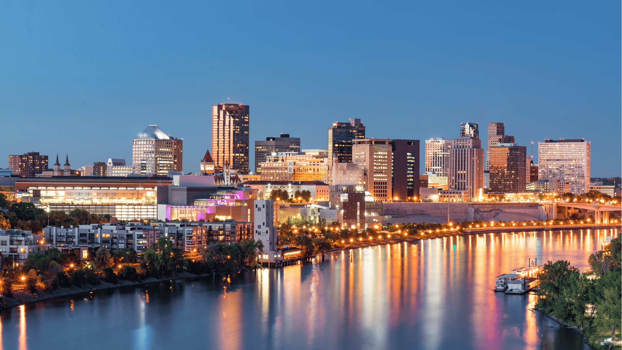 F. Scott Fitzgerald werd geboren in Saint Paul in Minnesota en groeide er op, en dat wil Saint Paul weten: overal in de stad zul je zijn beeltenis treffen, als standbeeld of op het Fitzgerald Theatre.