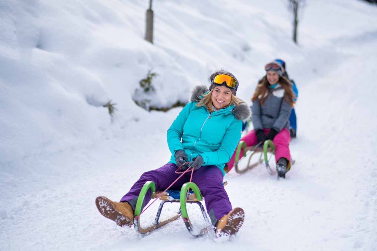 In Altenmarkt-Zauchensee is de kunst van het sleeën tot grote hoogte verheven, en dat betekent dat je eindeloos ver naar beneden kunt roetsjen. Een avontuur op de slee combineer je bij uitstek met een bezoek aan een gezellige berghut. Bij veel hutten kun je voor € 4 per persoon een slee huren. Het gebruik van de routes zelf is gratis.