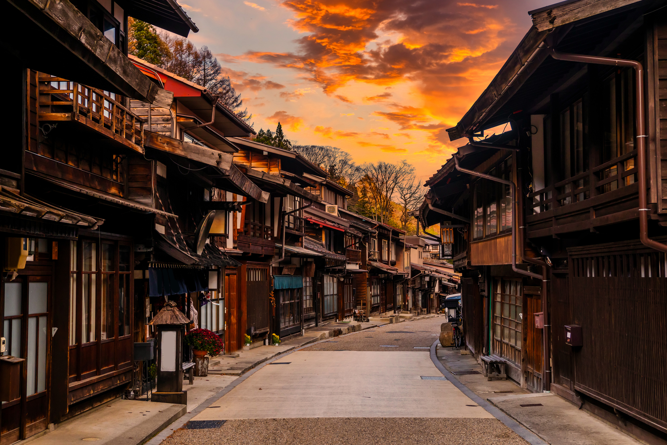 Honshu is het grootste en meest veelzijdige eiland van Japan. Hier vind je de wereldberoemde steden Tokyo, Kyoto, Osaka en Hiroshima, maar ook alpenlandschappen, vulkanen en eeuwenoude dorpen.
