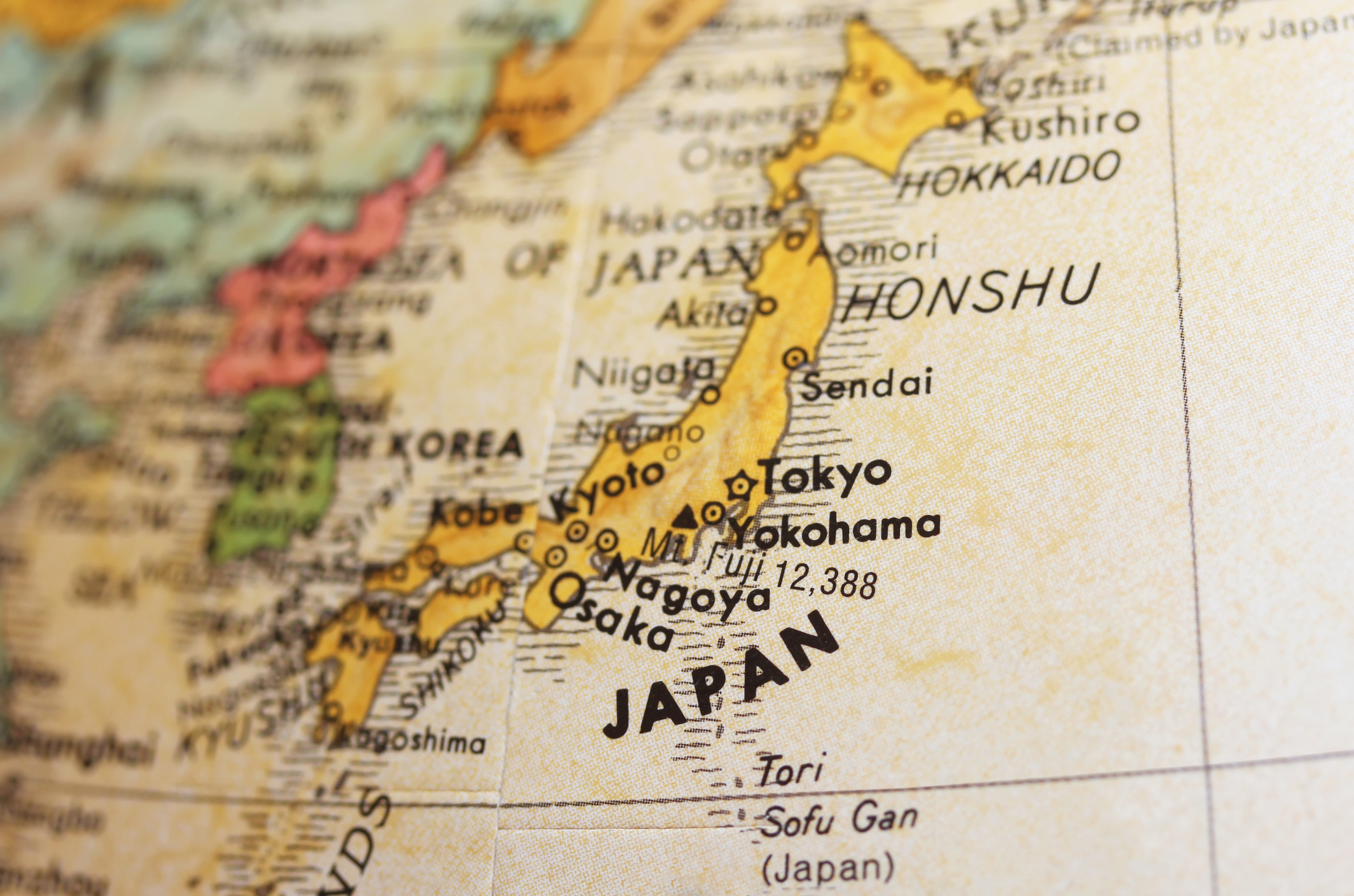 Japan bestaat grofweg uit vier hoofdeilanden: Honshu, Hokkaido, Kyushu en Shikoku. Daarnaast zijn er eilanden met een heel eigen identiteit, zoals Okinawa en de afgelegen Ogasawara-eilanden. 