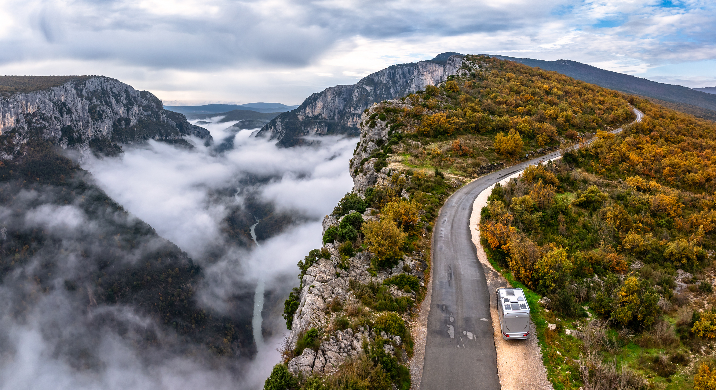 Hoe hard mag je met een camper of caravan rijden in Frankrijk?