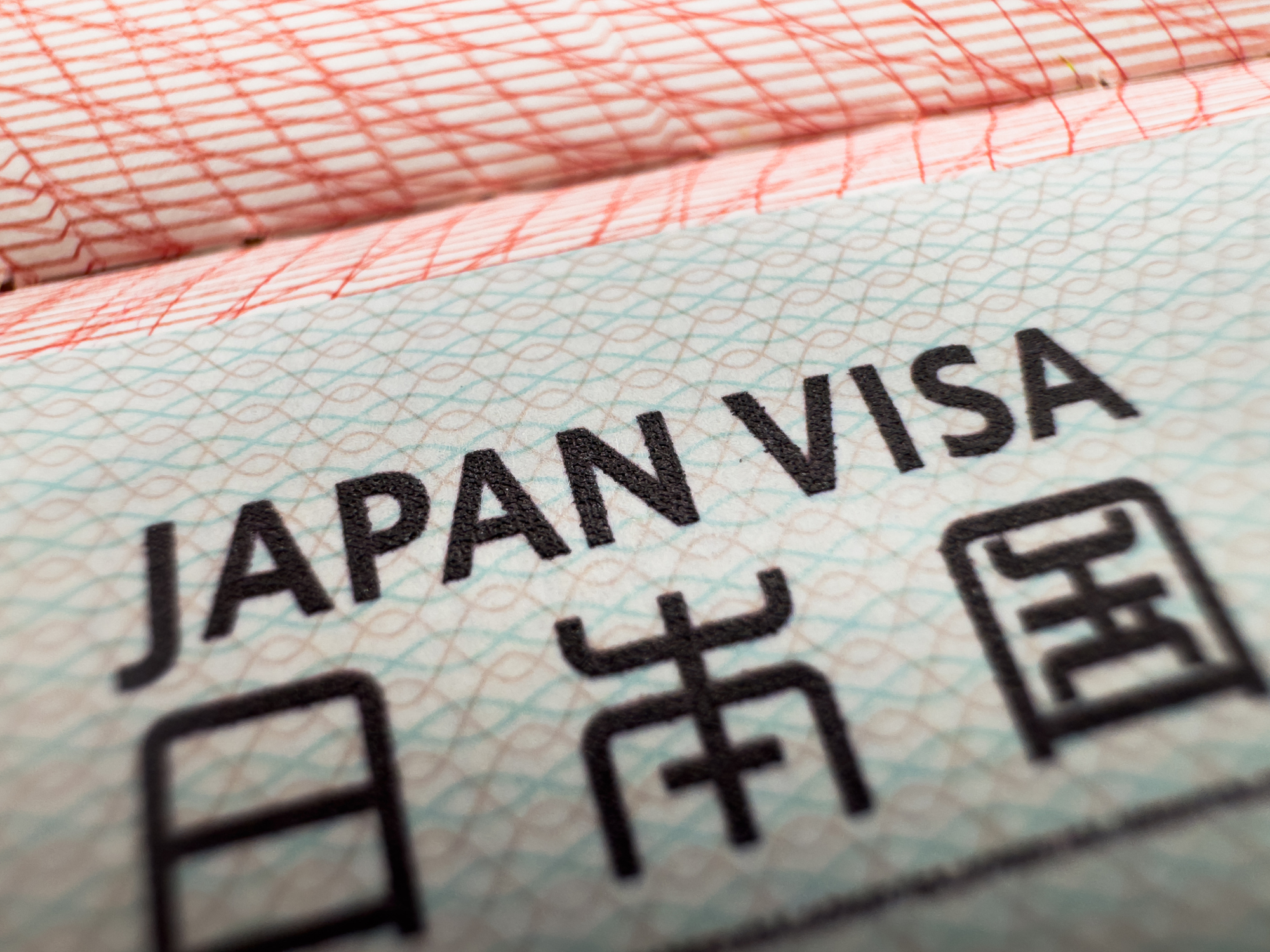 Japan werkt al jaren aan een elektronisch reisautorisatiesysteem, geïnspireerd op ESTA-systeem uit de Verenigde Staten. Het heet JESTA en zou oorspronkelijk al in 2025 worden ingevoerd voor reizigers uit visumvrije landen. Maar de uitrol is meerdere keren uitgesteld en de volledige implementatie wordt pas in 2028 of later verwacht.