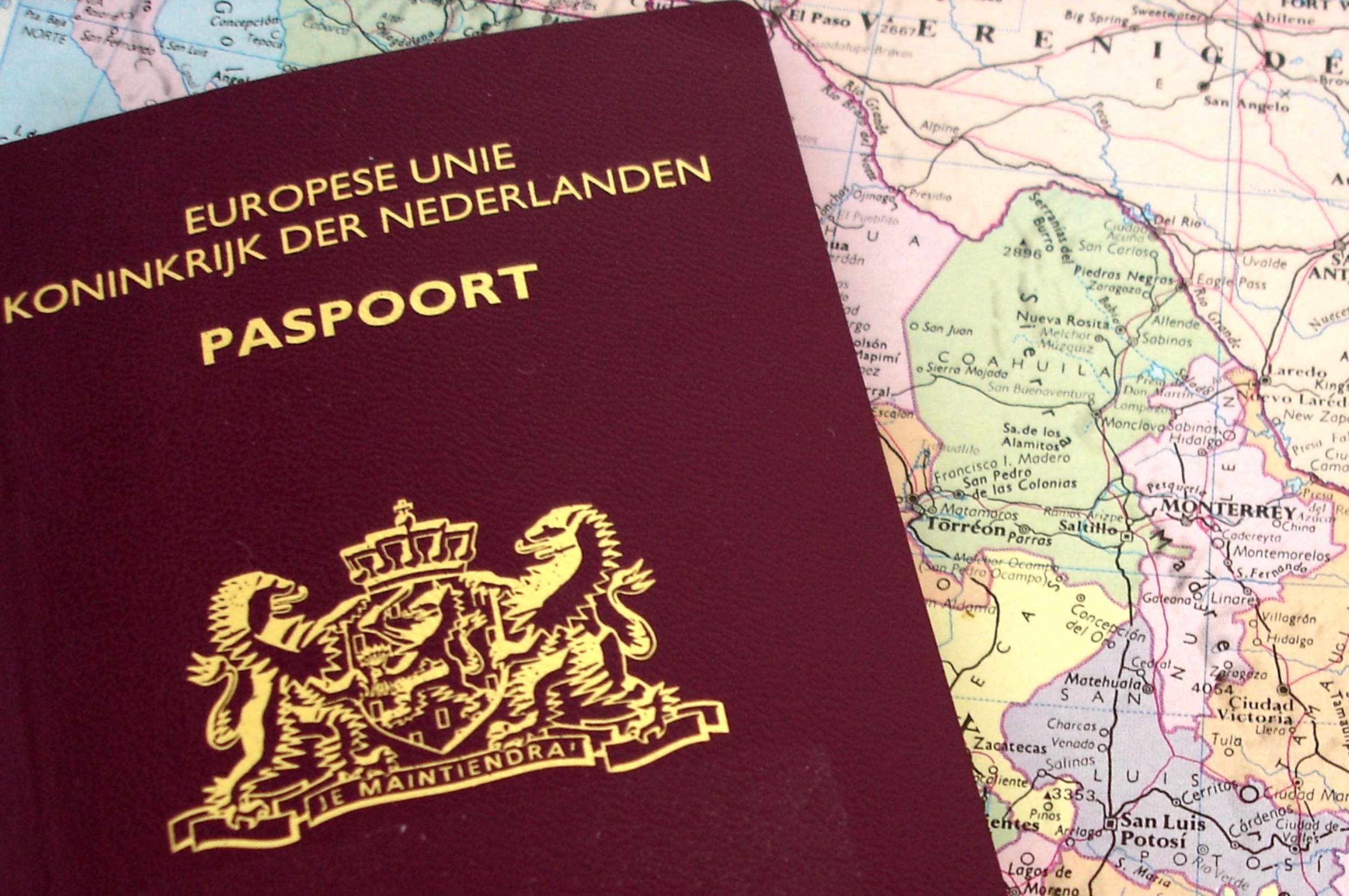 Nederland blijft tot de sterkste paspoorten ter wereld behoren. In de Henley Passport Index 2026 staat Nederland opnieuw op een gedeelde vierde plaats, samen met onder meer België, Duitsland, Frankrijk, Italië, Spanje en Zwitserland. 