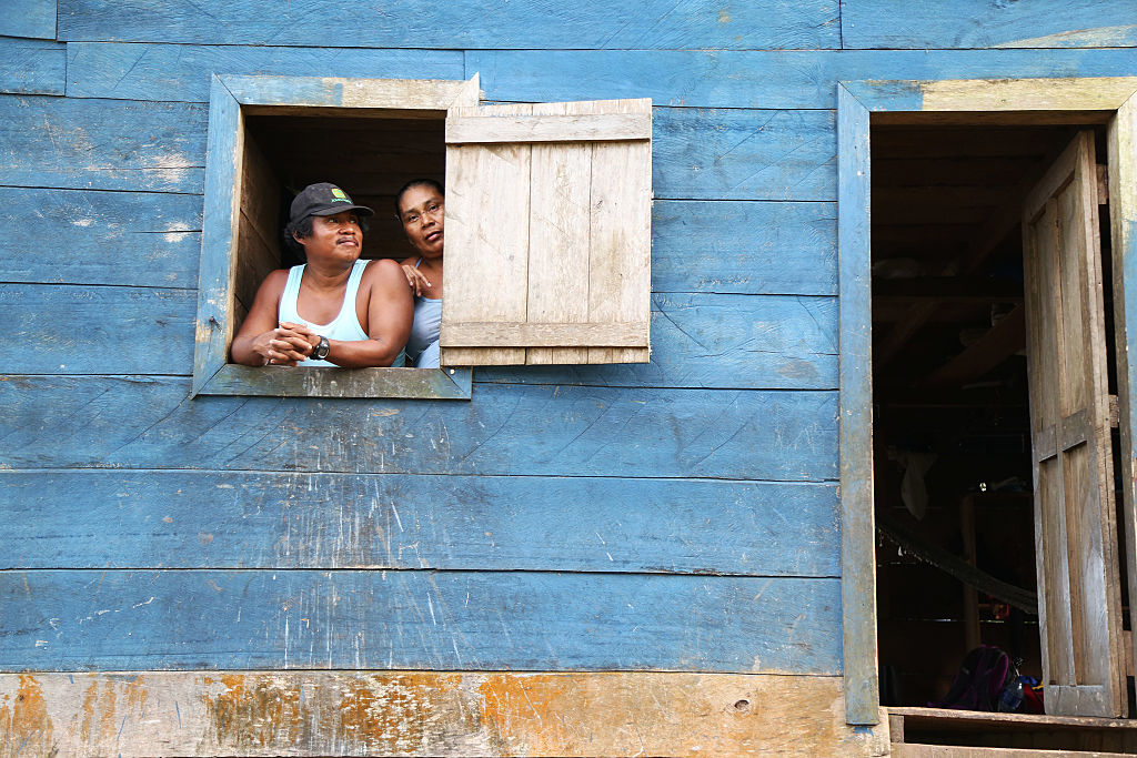 De Rama zijn een kleine, kwetsbare gemeenschap die leeft aan de zuidoostkust van Nicaragua, tussen lagunes en mangroves. Ze spreken een eigen taal, vissen in kano’s en leven in harmonie met de delta van de Río Indio-Maíz. 