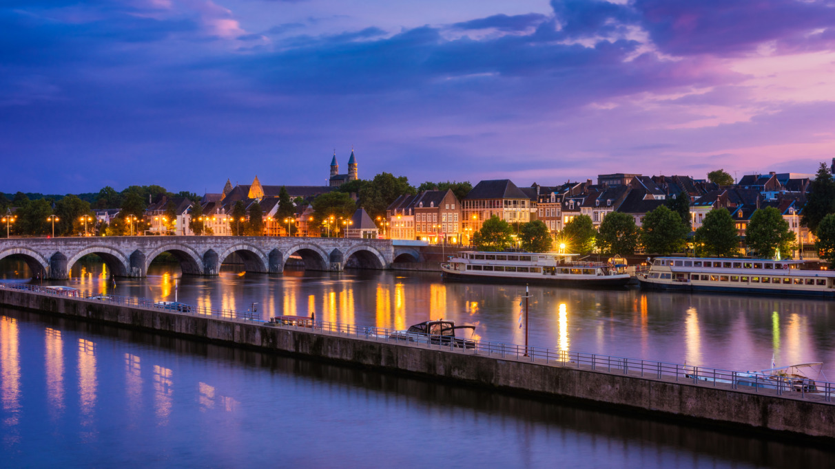 Sint Servaas-brug over de Maas-rivier in Maastricht