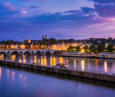 Sint Servaas-brug over de Maas-rivier in Maastricht