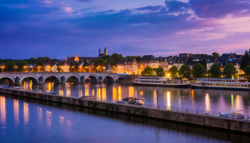 Sint Servaas-brug over de Maas-rivier in Maastricht