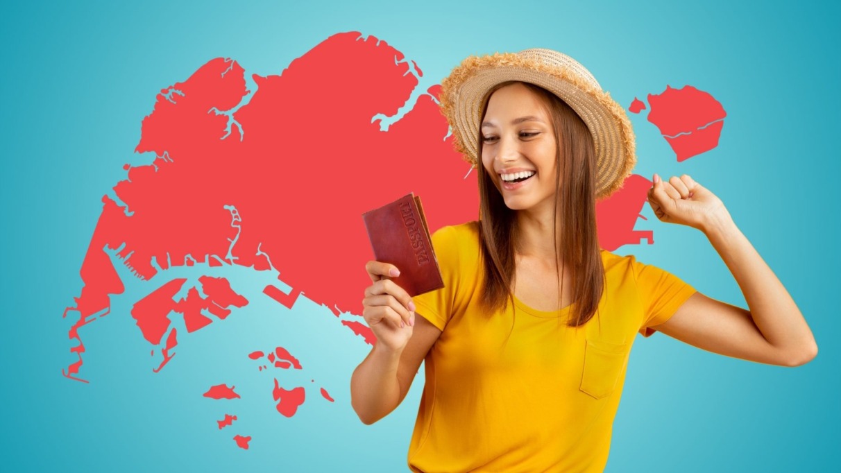 Meisje houdt blij haar paspoort vast boven een kaart van Singapore: het land met het machtigste paspoort ter wereld in 2025