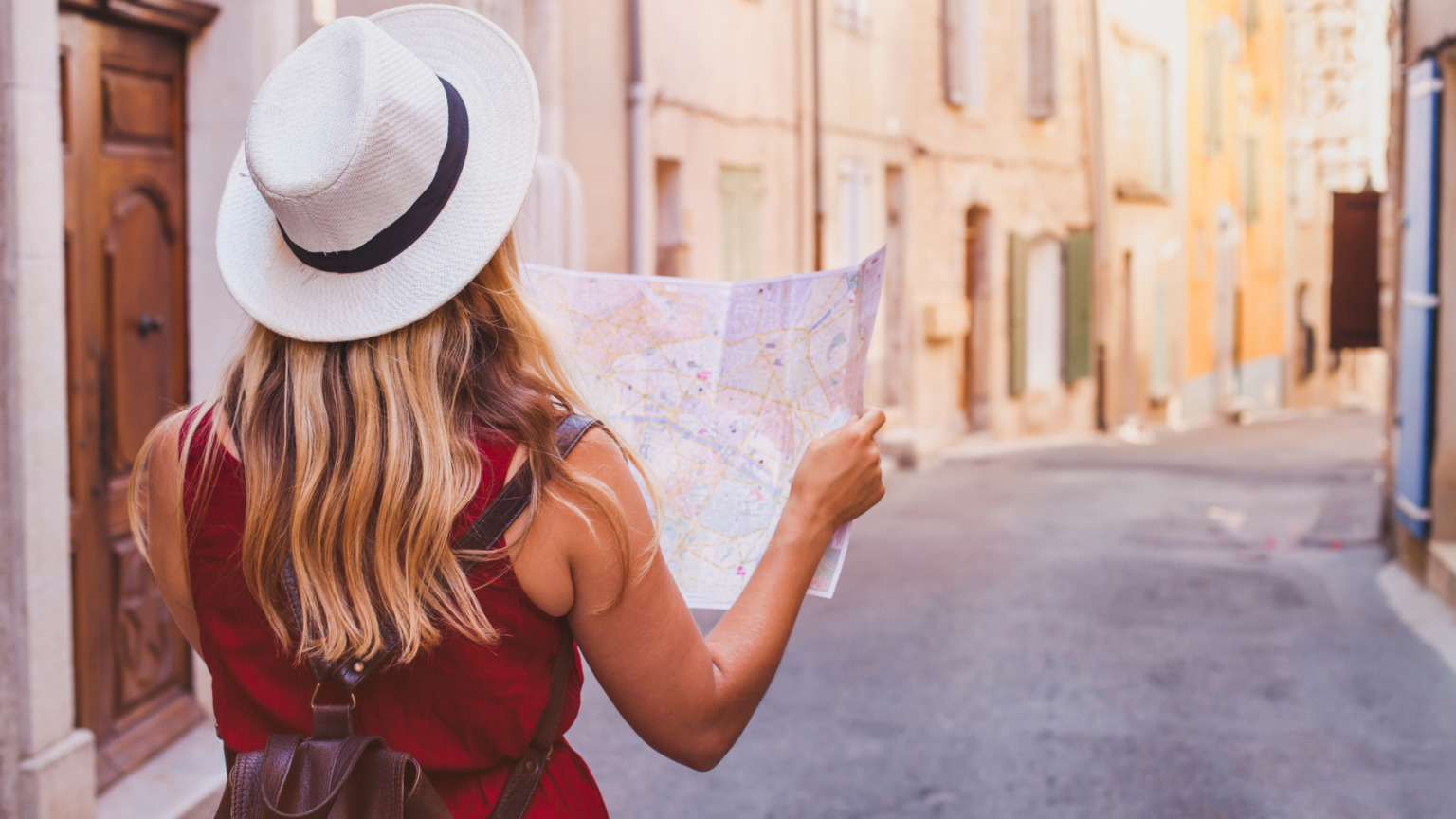 De kracht van soloreizen is dat niemand je tegenhoudt wanneer je besluit ergens langer te blijven of juist eerder door te gaan. Toch houden veel reizigers zich krampachtig vast aan hun oorspronkelijke route.