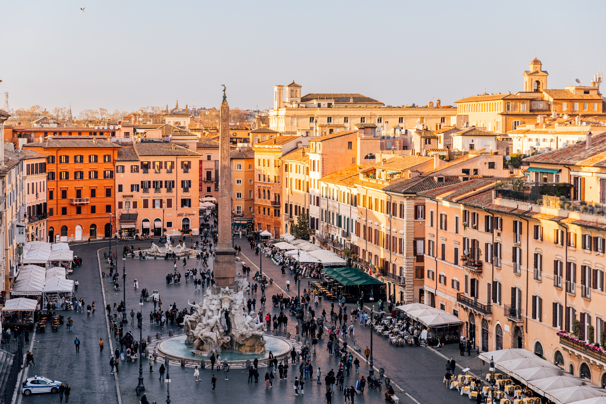 De Eeuwige Stad Rome staat met stip bovenaan de lijst van goorste toeristensteden. En dat is geen verrassing: al jaren worstelt de stad met afvalophaling en volle containers die dagenlang blijven staan. 