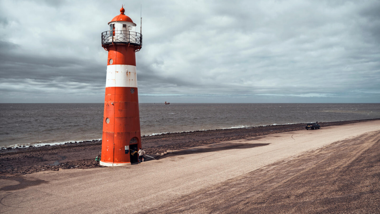 Het strand van Zoutelande – ook wel de Zeeuwse Rivièra – is uniek in Nederland, omdat het als enige strand op het zuiden ligt. 