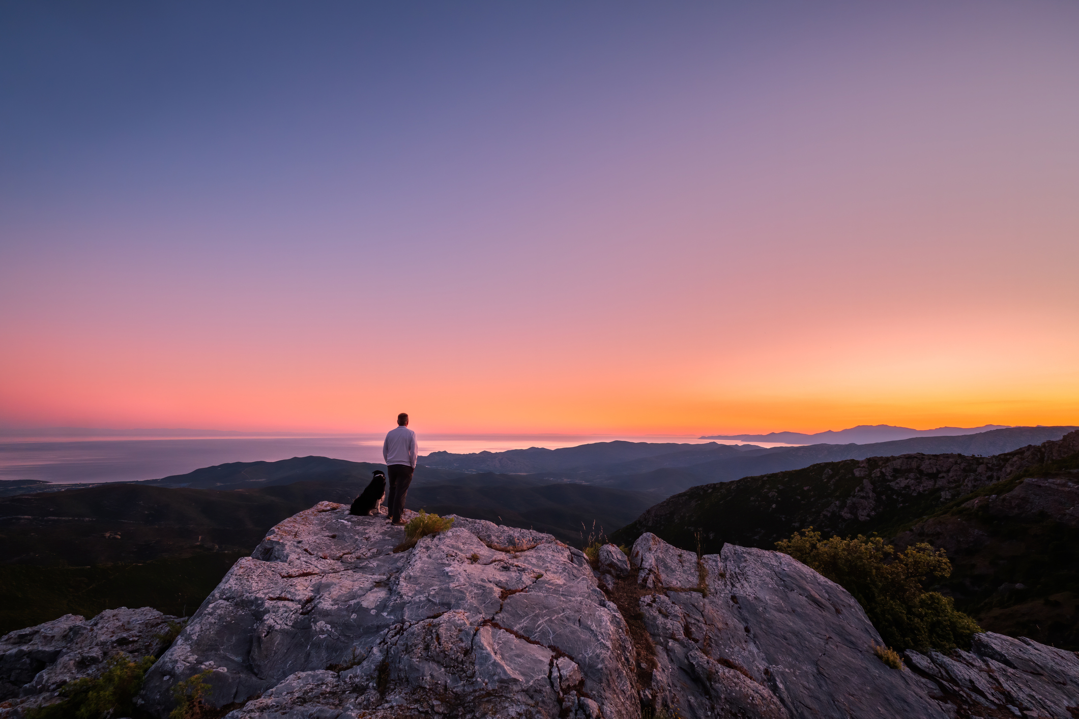 Wie de Corsicaanse cultuur begrijpt, begrijpt dat zij niet losstaat van de natuur. De bergen, bossen en zee zijn onlosmakelijk verbonden met het leven van de Corsicanen. 
