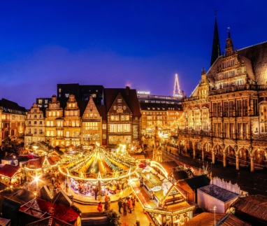 Bremen: kerstmarket op het marktplein met het stadshuis, Unesco-werelderfgoed