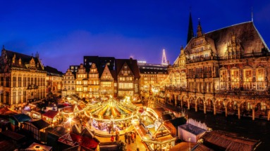 Bremen: kerstmarket op het marktplein met het stadshuis, Unesco-werelderfgoed