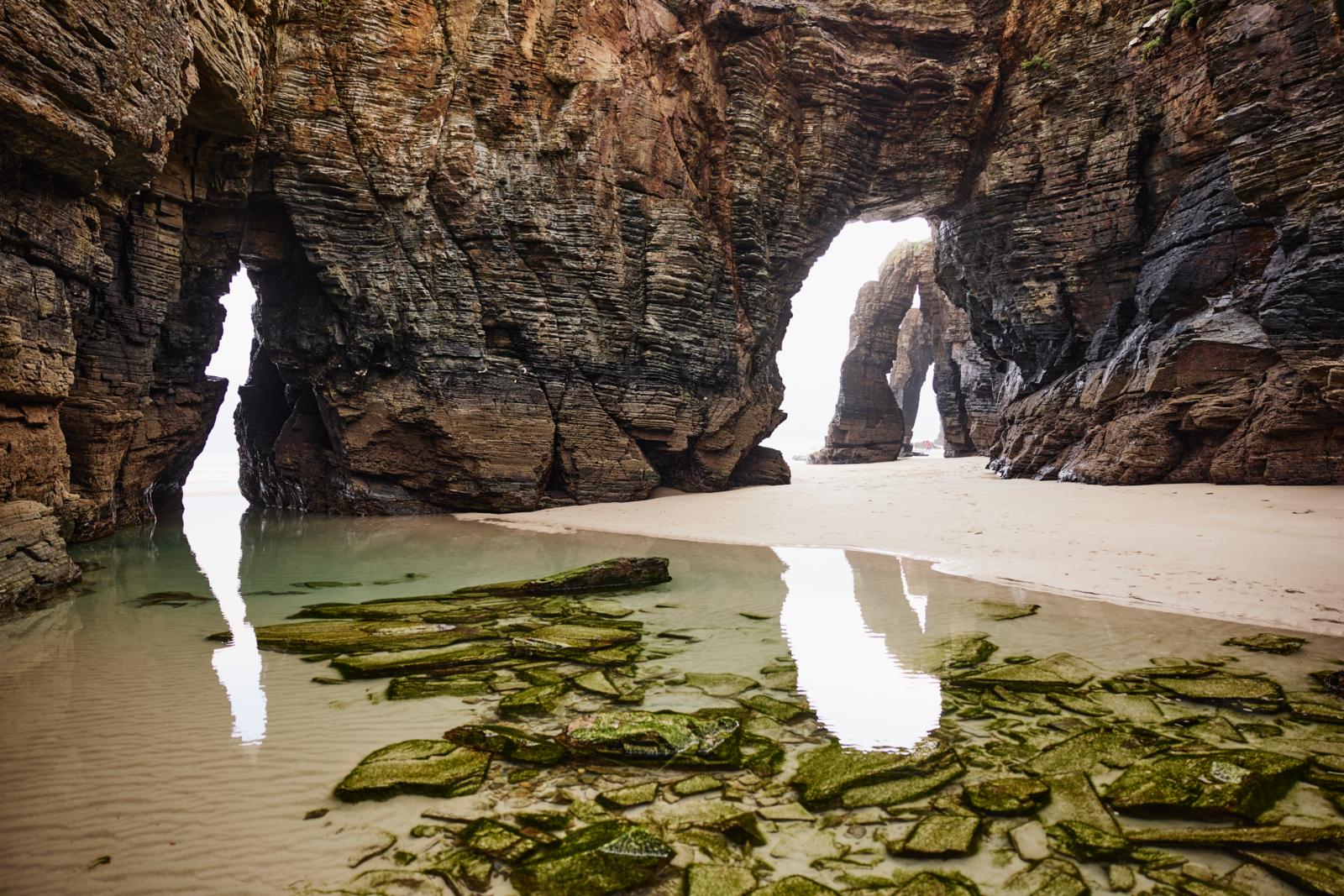 Tussen Ribadeo en Foz ligt een van de meest iconische stranden van Noordwest-Spanje: Praia das Catedrais. 