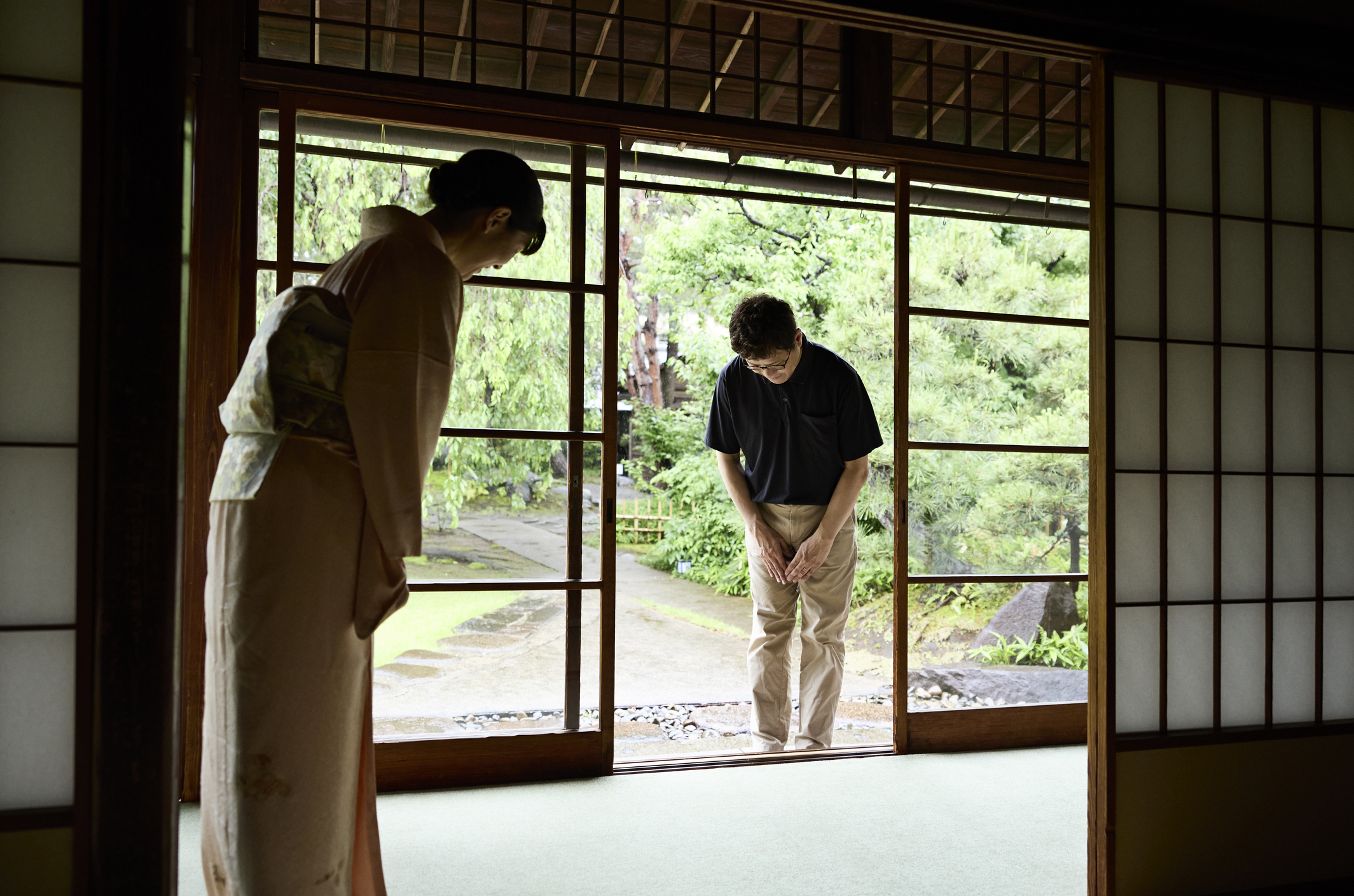 Persoonlijke ruimte is wereldwijd een elastisch begrip. In Japan, Zuid-Korea en Singapore staat fysieke afstand gelijk aan respect.