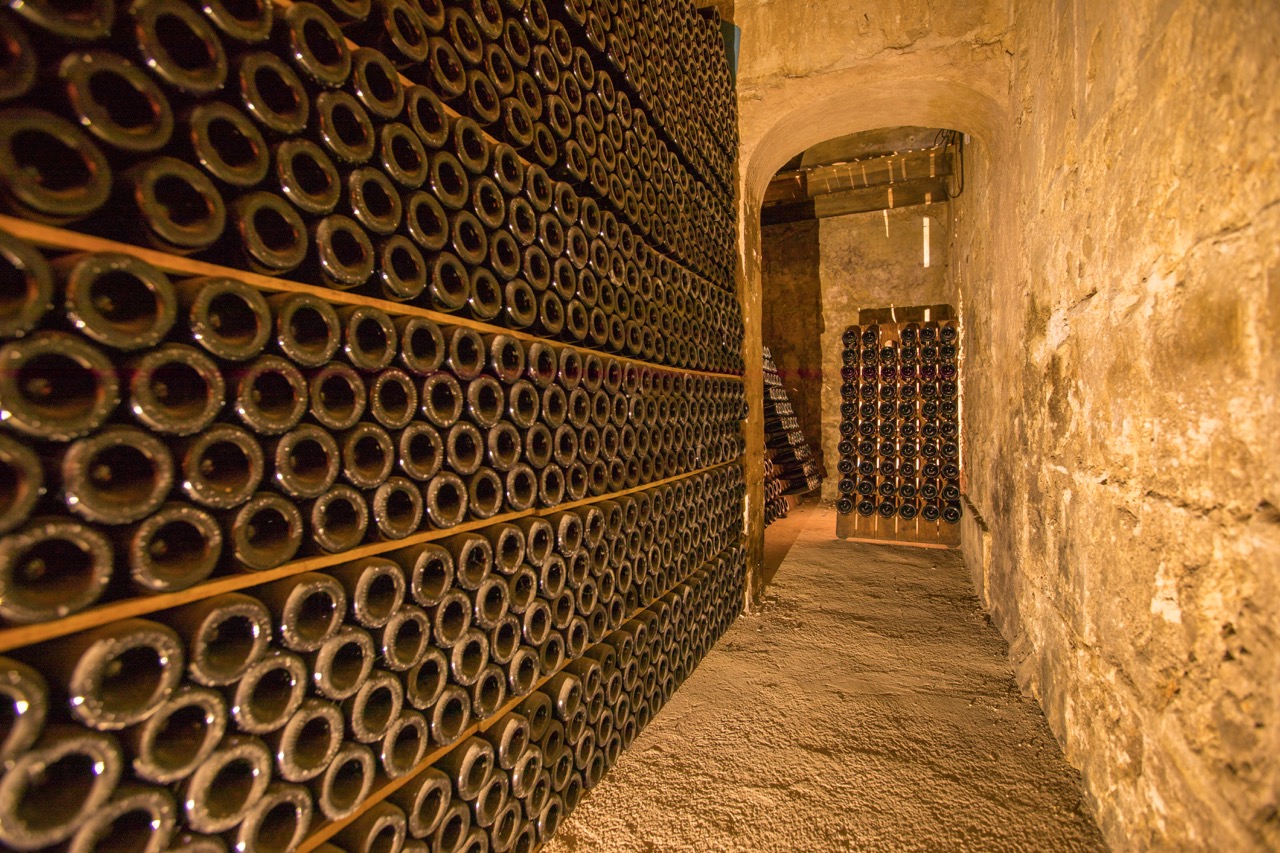 In de Spaanse provincie Valencia ligt het historische wijngebied Utiel-Requena, een regio die bekendstaat om de lokale druif bobal. De gelijknamige wijnroute voert je langs wijnkelders, proefzalen en cava-producenten.