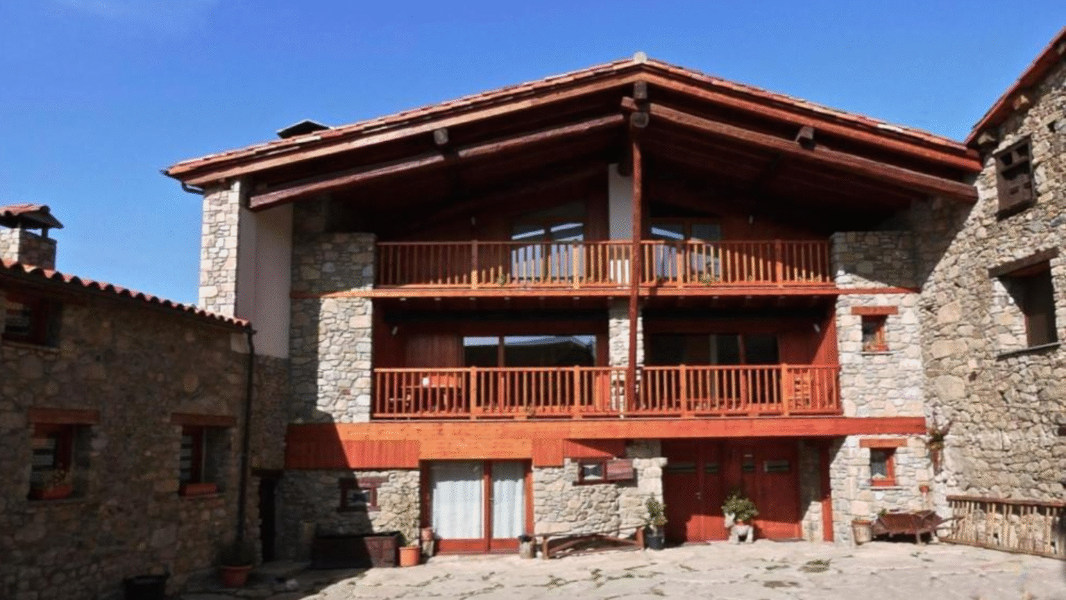 Traditioneel stenen bergverblijf Cal Mateuet in de Catalaanse Pyreneeën