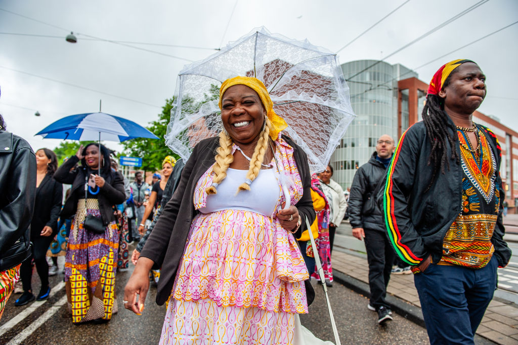 De naam Ketikoti betekent ‘verbroken ketenen’ en staat symbool voor vrijheid en veerkracht. In Paramaribo, Suriname wordt de dag gevierd met muziek, dans en herdenkingen die tot laat doorgaan.