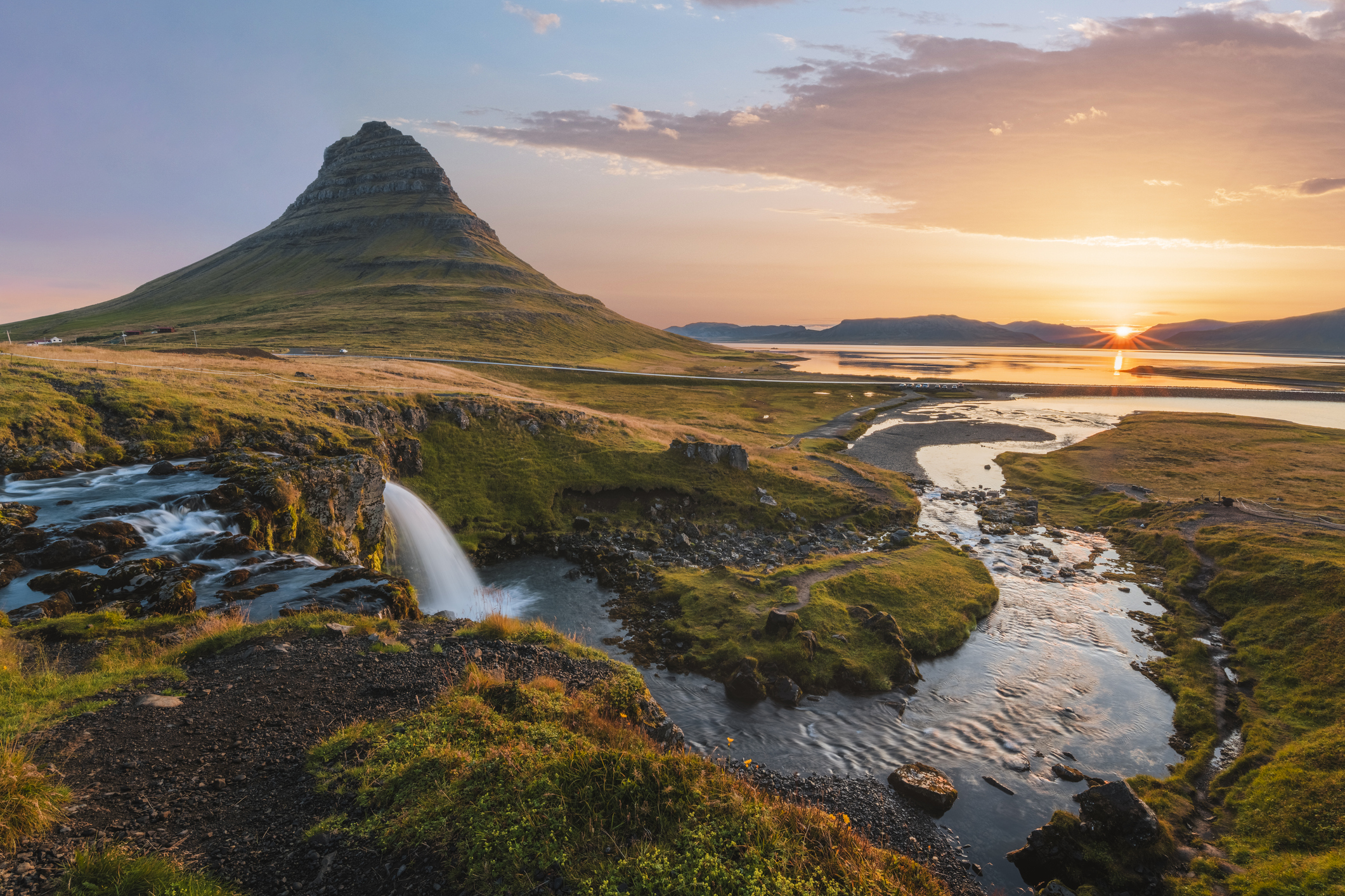 de Westfjorden vormen misschien wel het meest onderschatte deel van IJsland. Hier slingeren wegen langs steile fjorden, liggen warmwaterbronnen verstopt in het landschap en is de stilte soms oorverdovend. 