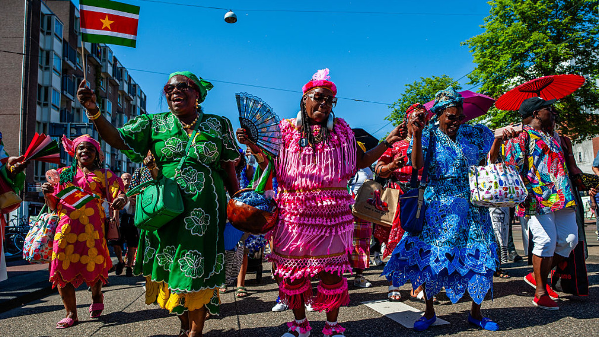 Surinaamse dames in Amsterdam tijdens het Keti Koti festival