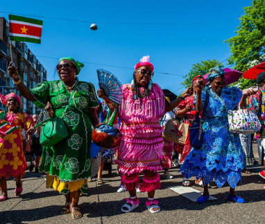 Surinaamse dames in Amsterdam tijdens het Keti Koti festival