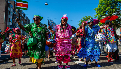 Surinaamse dames in Amsterdam tijdens het Keti Koti festival