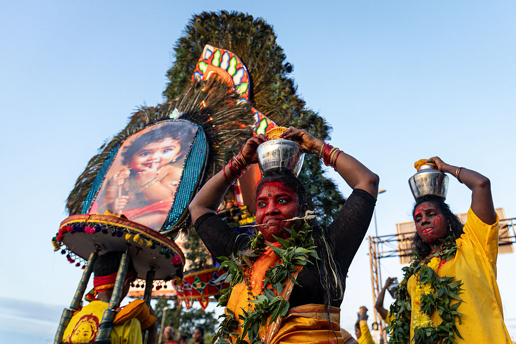 Thaipusam is een intens religieus festival dat wordt gevierd door Tamil-hindoes in Sri Lanka, ter ere van de god Murugan, symbool van kracht en overwinning. 