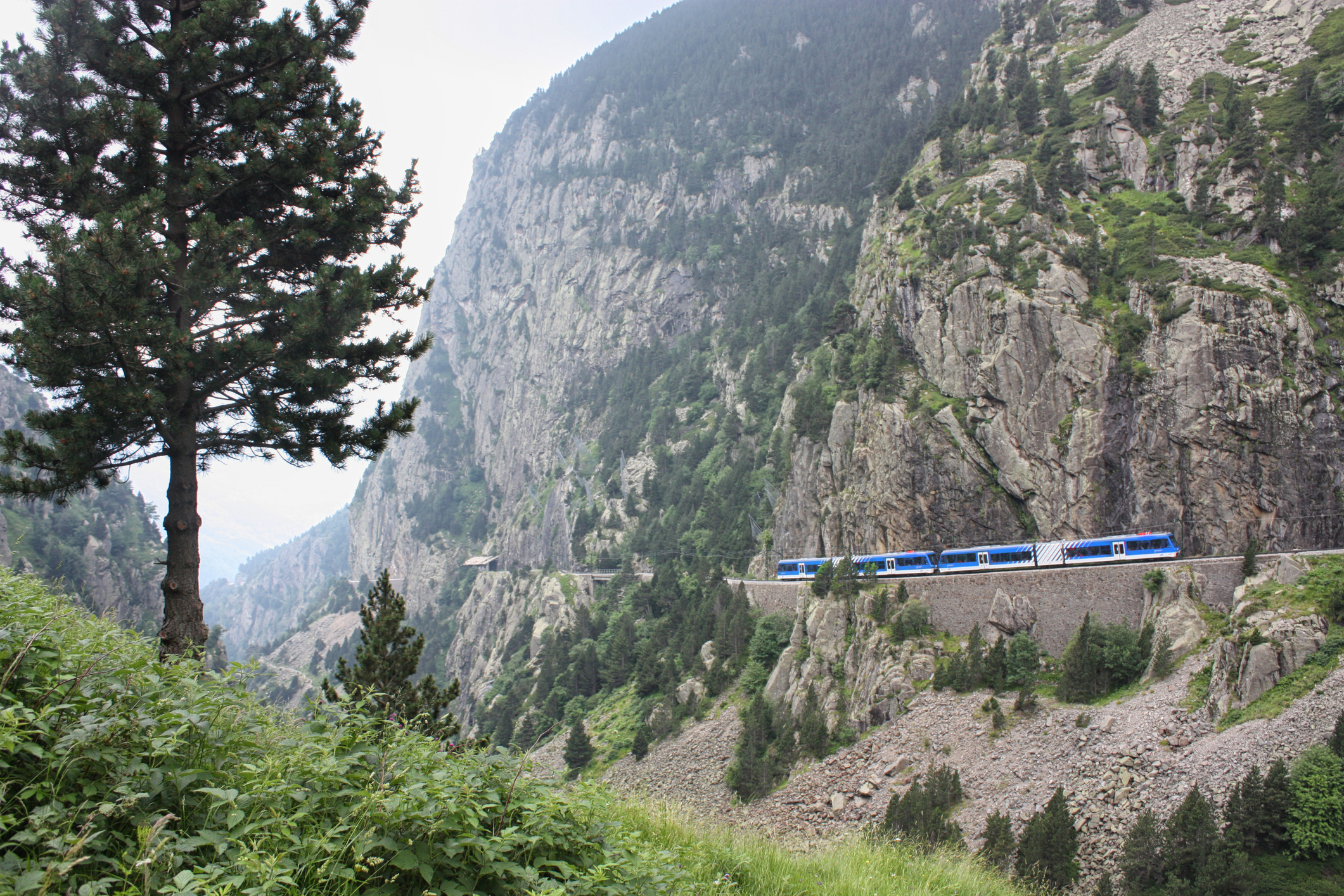 De Cremallera de Núria-tandradbaan  in de Pyreneeën