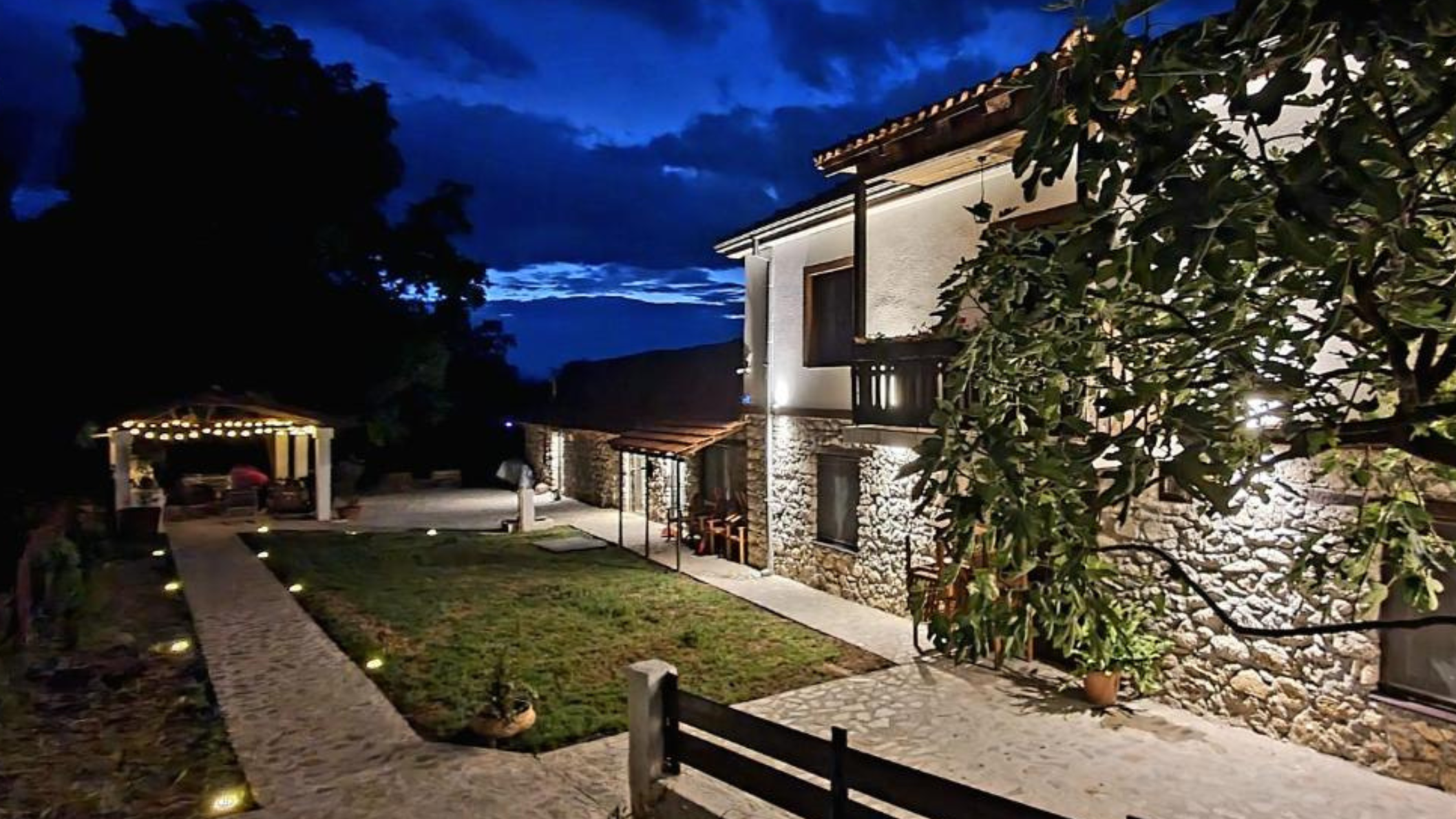 Villa Prespa Rural B&B in Dolno Dupeni bij het Prespameer, sfeervol verlichte kleinschalige accommodatie in Noord-Macedonië