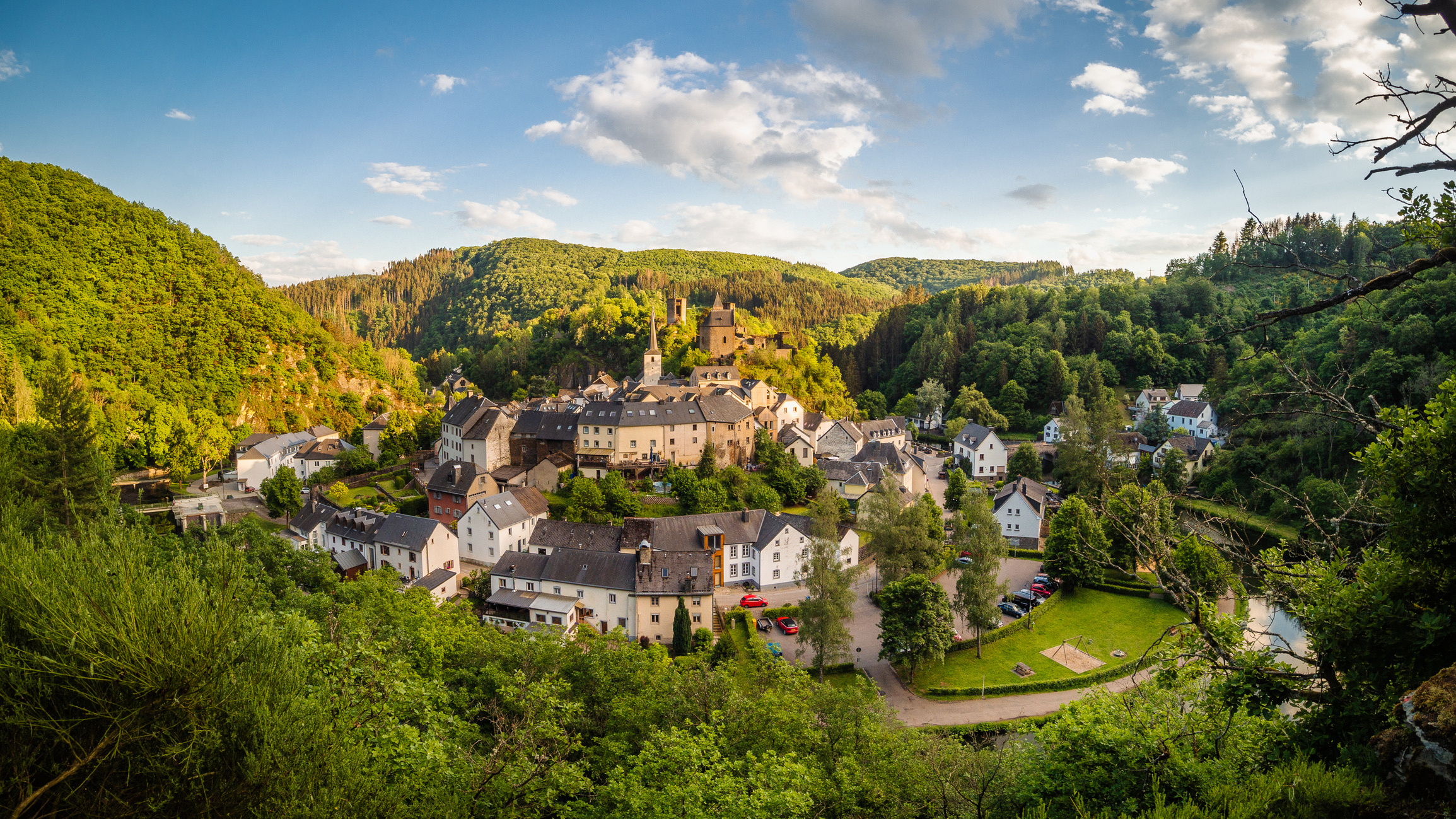 Luxemburg is 2.586 vierkante kilometer en heeft circa 640.000 inwoners. Klein naar Europese maatstaven, maar opvallend veelzijdig. 