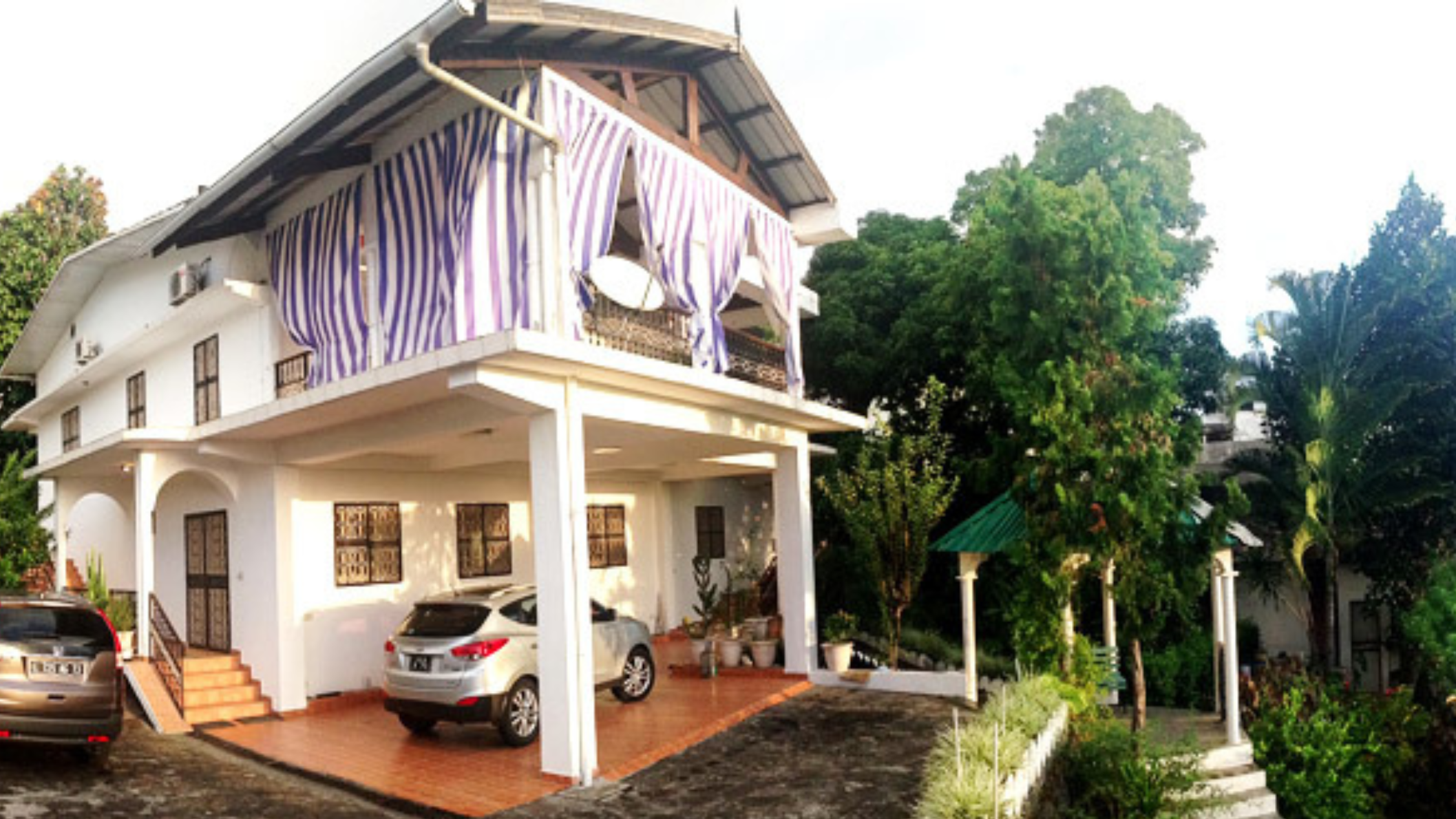 Villa Saifoudine op Grande Comore in de Comoren met balkon en tropische tuin